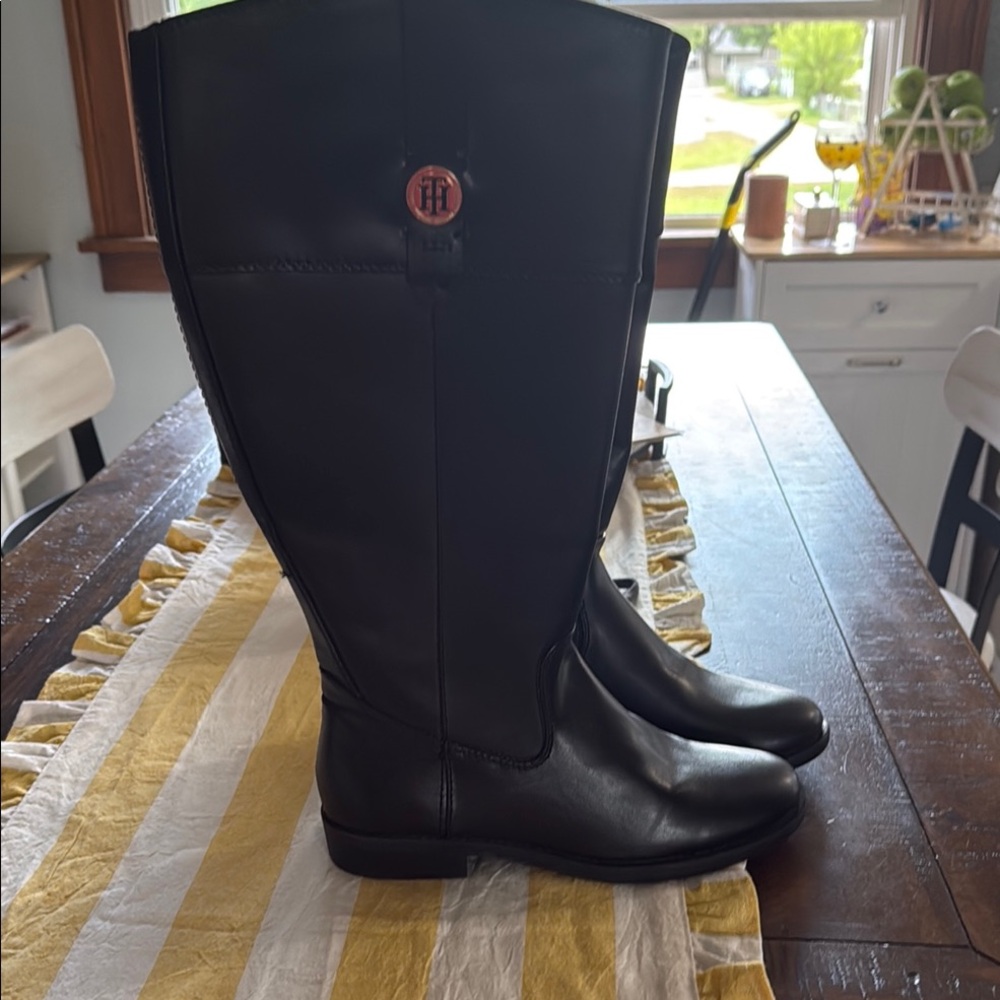 Tommy Hilfiger Black Heeled Boots with Sleek Equestrian Style